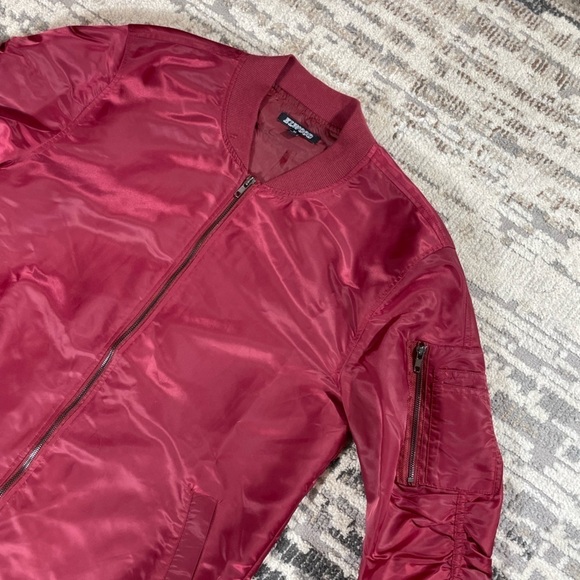 Elwood Burgundy Ruched Long Sleevee Satin Finish Zip Down Jacket Size Medium - Picture 12 of 12